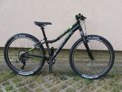 Nové nejeté lehké 26" kolo na rámu Scud 13", pevná Alu vidlice Force, SLX/Deore 1x10