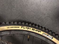 Veetire Flow Snap 27.5x2.6