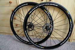 Zapletená kola MAVIC Ksyrium Disc MAVIC Yksion Elite Guard pro kotoučové brzdy
