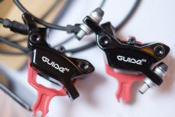 brzdy SRAM Guide RE (přední+zadní)