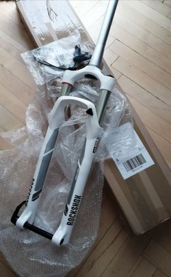 ROCK SHOX RECON TK GOLD 29“ – 2016, BÍLÁ + OVLÁDÁNÍ Z ŘÍDÍTEK.