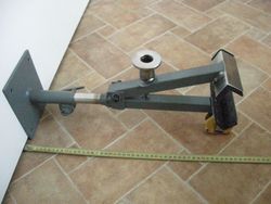 Montážní stojan na zeď,dělaný,rozebiratelný