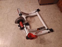 Elite Qubo Power Fluid cyklotrenažér