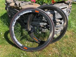 Prodám zapletená kola RRC 555 RR, pár