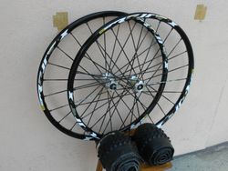 VÝPLETY MAVIC CROSSMAX XL PRO 27,5 pro LEFTY+PLÁŠTĚ
