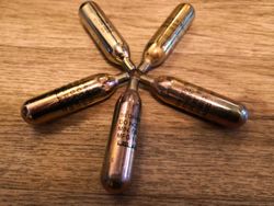 Sada 5 kusů 16gr bombiček CO2