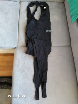 Dlouhé kalhoty nezateplené, materiál lycra s vložkou a laclem.