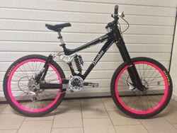 Downhill kolo Banshee scream