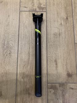 Karbonová sedlovka Syncros z rámové sady SCOTT SPARK RC 900 WC - edice N1NO 2019