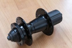 Zadní náboj Giant 135 x 5 mm osa