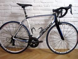 CELO-KARBON MERIDA SCULTURA COMP 904 na Shimano Tiagra 4700, 56 cm. Stav nového kola.