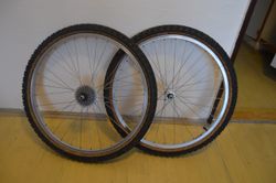 Retro components (Araya, shimano, maxxis)
