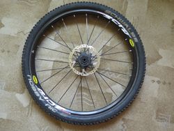 Kompletní př. kolo Mavic Cross Ride 26" na pevnou osu 15 x 100 mm