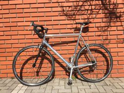 Silniční kolo Mongoose (váha 10.1kg)