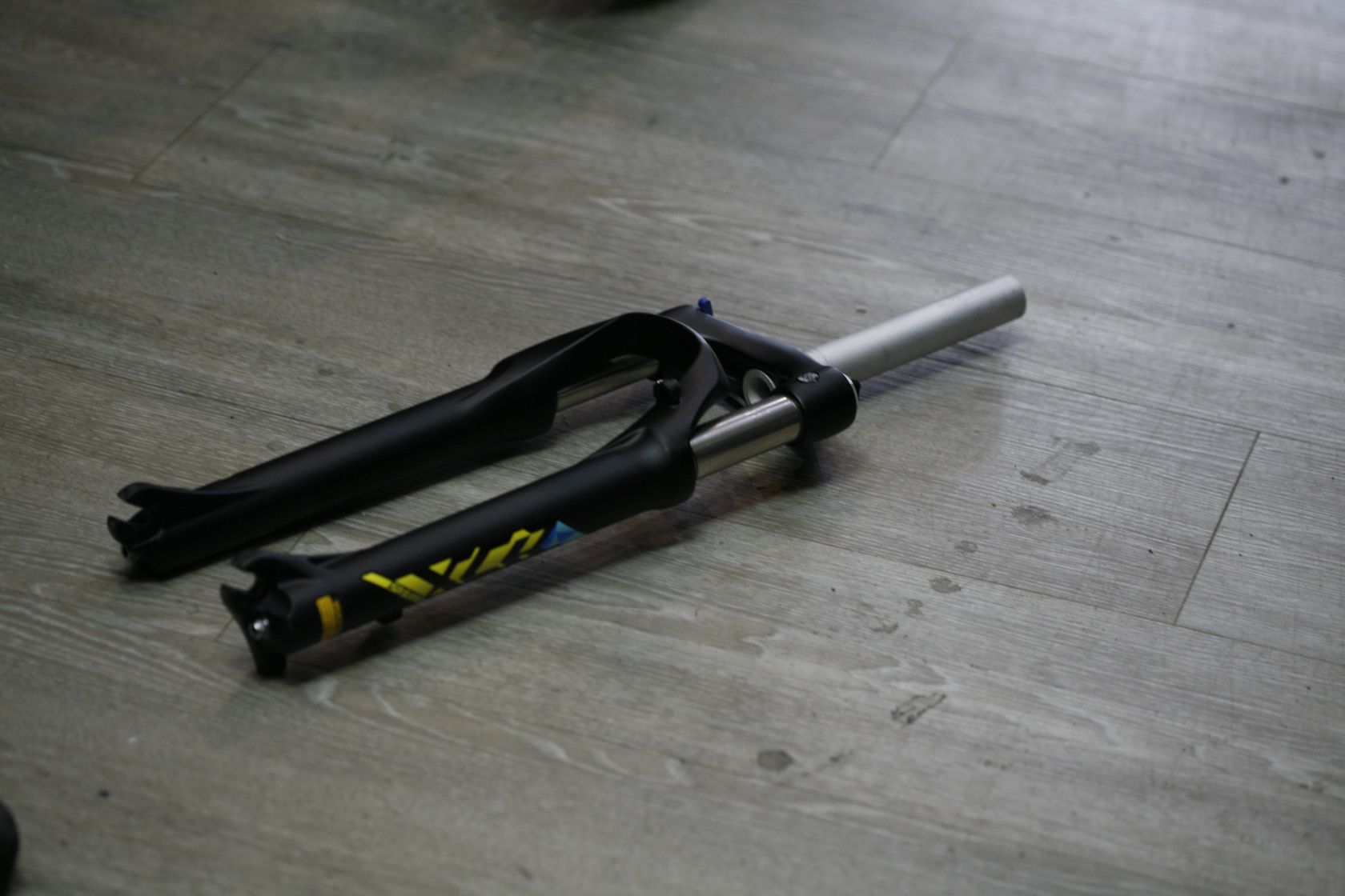 sr suntour xcr lo air spring 63mm qr