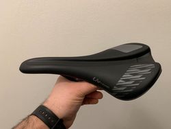 Liv / giant saddle / sedlo