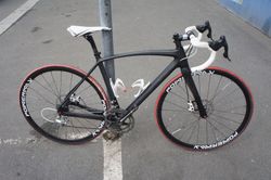 celokarbon velikost S 7,4 kg.