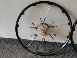 Zapletená kola: Crank Brothers Cobalt 2 bezdušové