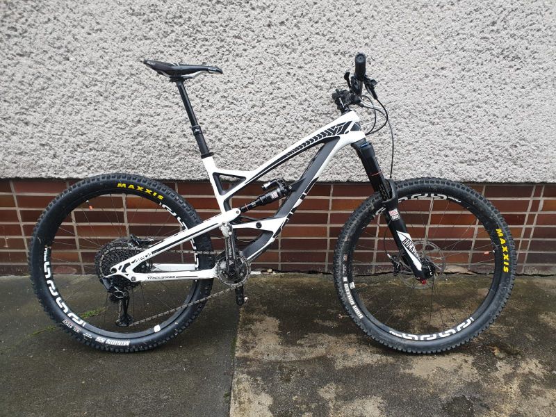 YT CAPRA Carbon Nová cena