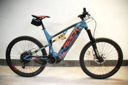 Rock Machine Blizzard s vidlicí a tlumičem Öhlins