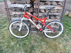 Full Specialized Epic kola 27,5“