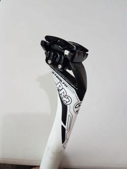 Pro Stealth EVO Monocoque Carbon Seatpost - White