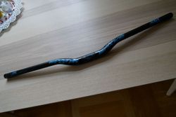 Prodám zachovalá řidítka SPANK Spike 777FR BearClaw Signature edice Darren Berrecloth - NEZKRÁCENÉ