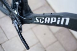 Scapin Oraklo - vel.:L, XT 2x11, Reba, Kola PMP Nitro (1500g) - jediný kus za tuto cenu
