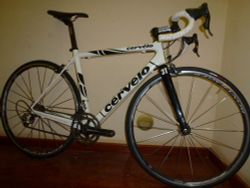silniční Fullkarbon Cervelo R3, karbonová sada Campagnolo Record 10-SPEED
