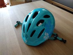 prodám dětskou helmu SPECIALIZED 50-55 cm