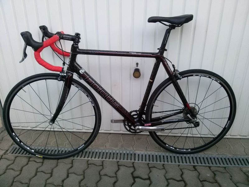 Lehoučký celokarbon Focus Cayo - komplet Ultegra