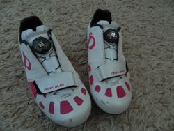 Silniční tretry Pearl Izumi vel.38