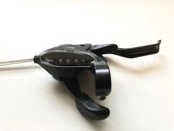 Prodám 2x jeté brzdové páky s řazením 3x7 Shimano Altus ST-EF510