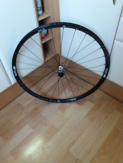 Dt swiss E1700 Spline Two 27,5" 100/15,142/12-135/5