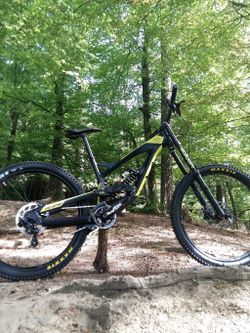 PRODÁM DH kolo YT Tues AL 2017 27,5" velikost M