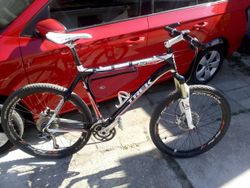 hliníková raketa TREK SLX/XT, vzduchová Reba velikost 21 s doklady.