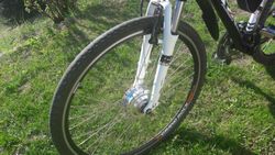 Trekové elektrokolo MRX, Alivio, černo-bilé, 17"
