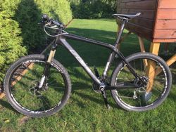 Stavěné velmi lehké celokarbonové MTB 26" kolo