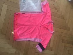 Prodam originál dres Rapha XL málo použity ,osobka možná,Velice jemný materiál.