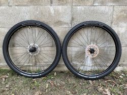 Zapletená kola Shimano Deore + WTB STP I23 29" + pláště + kotouče