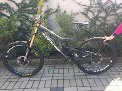 SANTA CRUZ V10 C, 2017 - sezónu jeté, TOP STAV