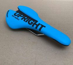 Sedlo GIANT UPRIGHT 142 mm