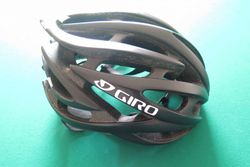Prodám cyklistickou helmu Giro atmos