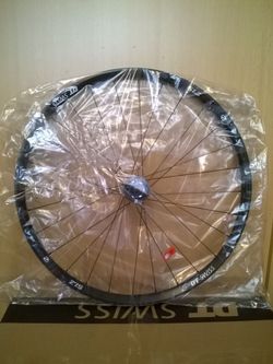 Nový přední výplet DT SWISS E1700 27,5"