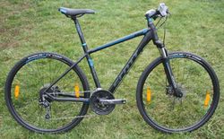 SCOTT SUB Cross 30 Men - velmi dostupné trekingové kolo - NOVÉ