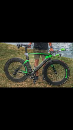 Focus IZALCO CHRONO MAX 3.0 (kola spinollo 80, disk zipp,tréninkové kola Fulcrum reacing