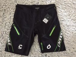 Kraťasy CANNONDALE Sugoi CFR Pro Over NOVÉ vel. M