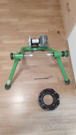 Trenažér Kinetic Road Machine T2700