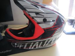 Prodám novou helmu Specialized Disident Carbon vel. L