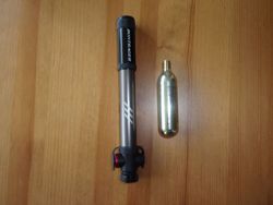 Mini pumpička Bontrager Air Rush Road
